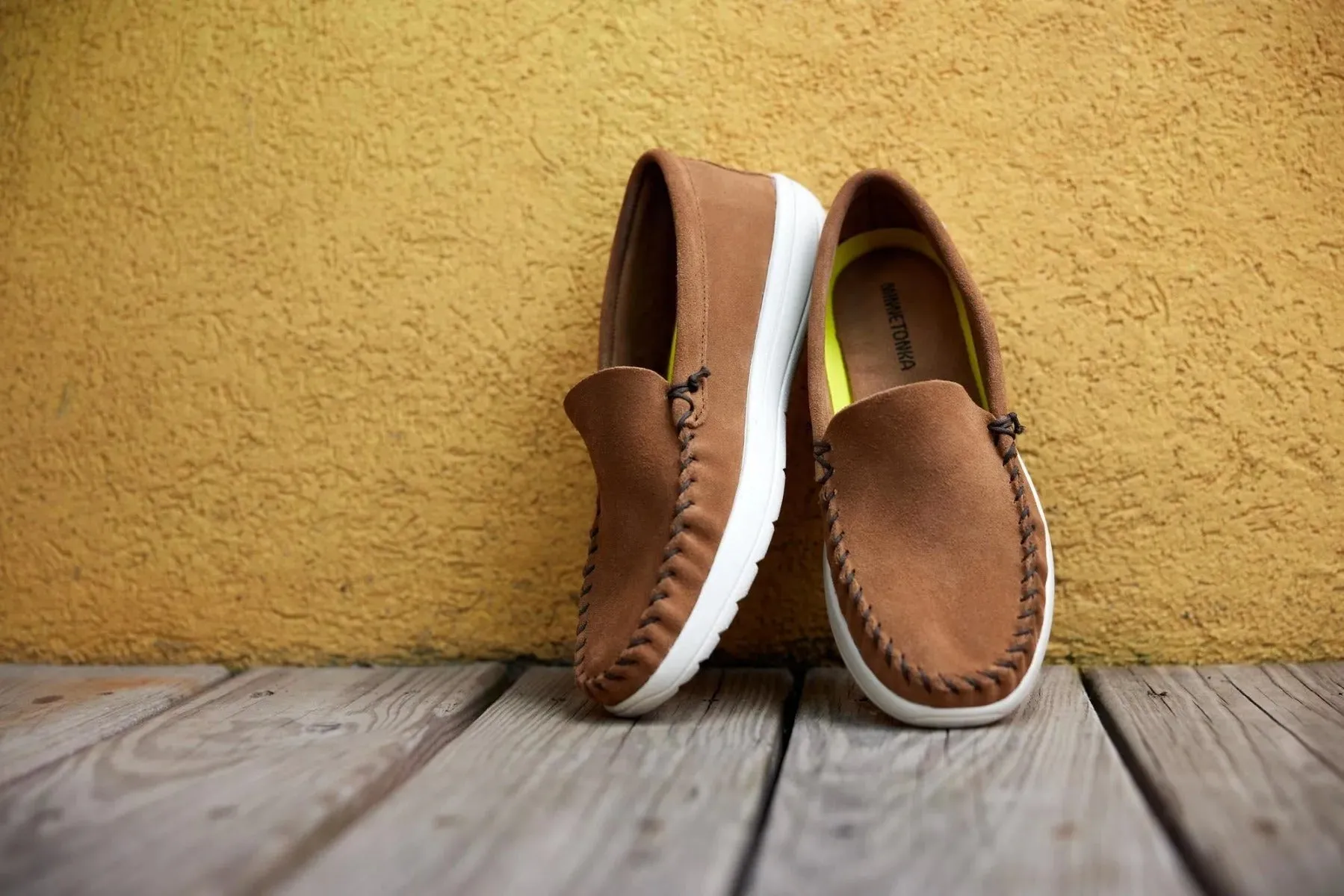 Minnetonka Discover Classic - Mens Moccasins