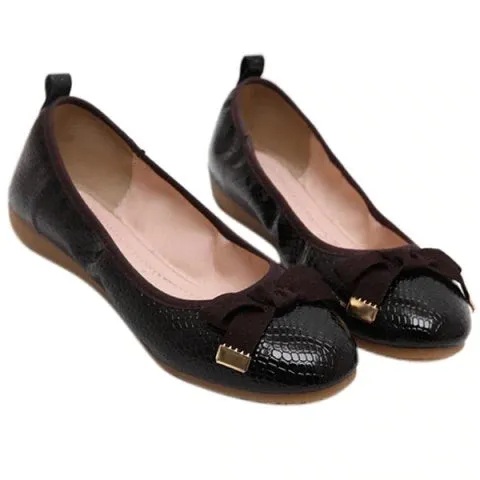 Noble Bowknot and Embossing Design Women's Flat Shoes