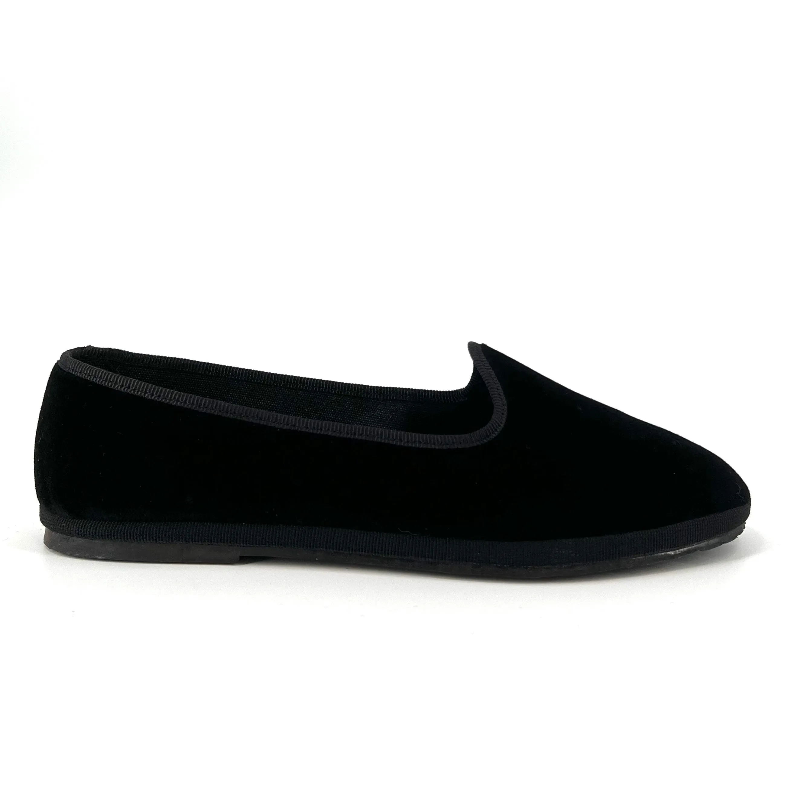 The Velvet Everyday Flat in Black